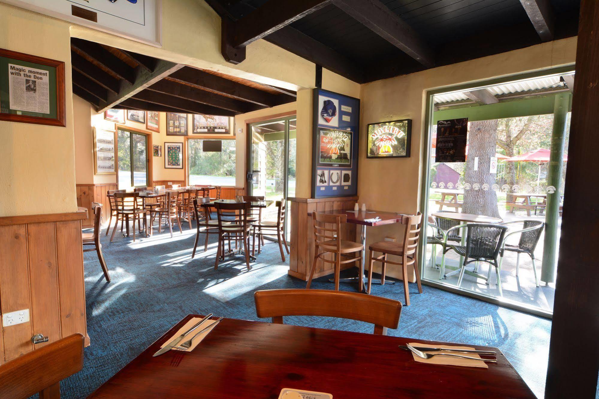 Harrietville Hotel Motel Екстер'єр фото