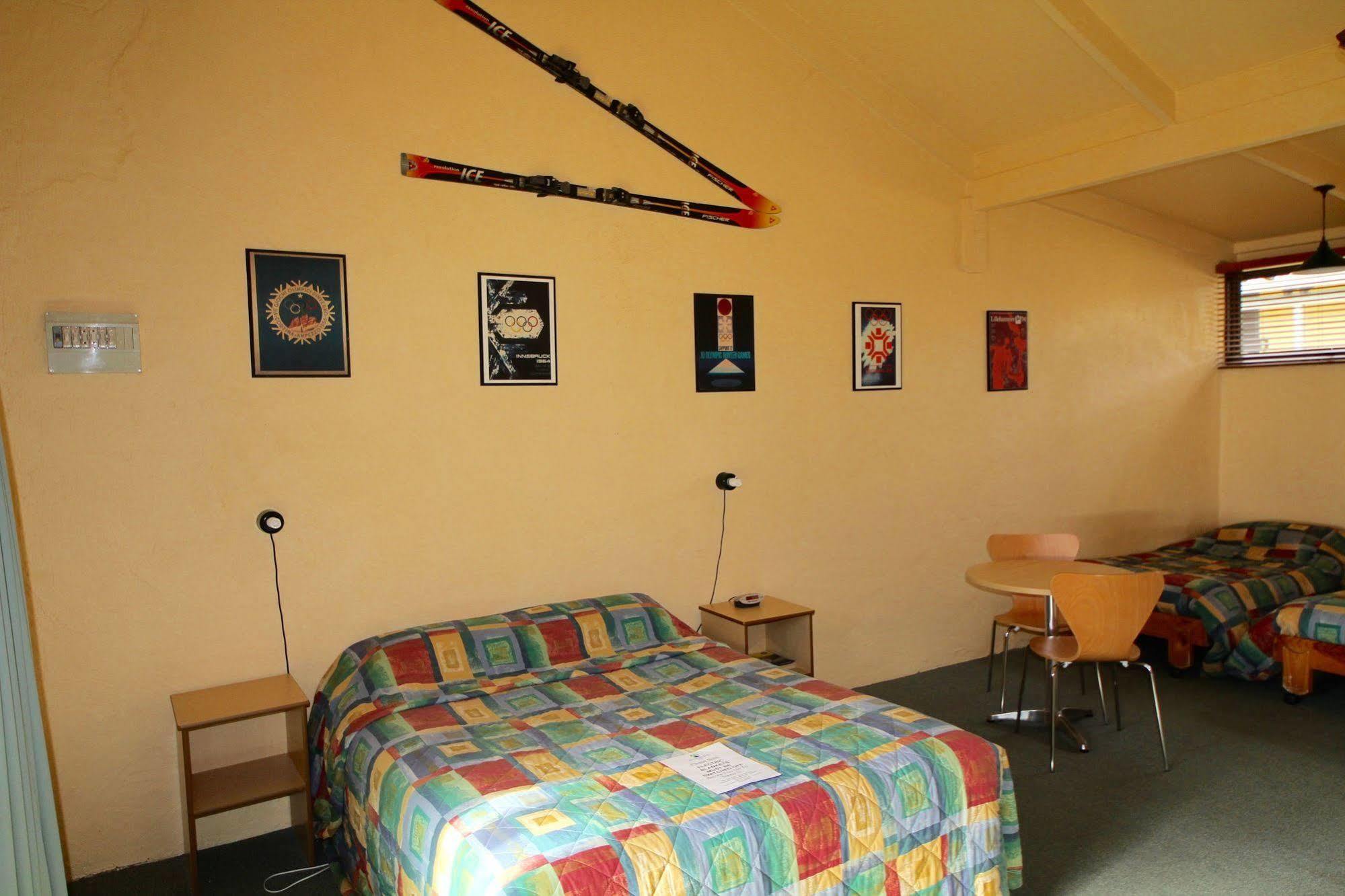 Harrietville Hotel Motel Екстер'єр фото
