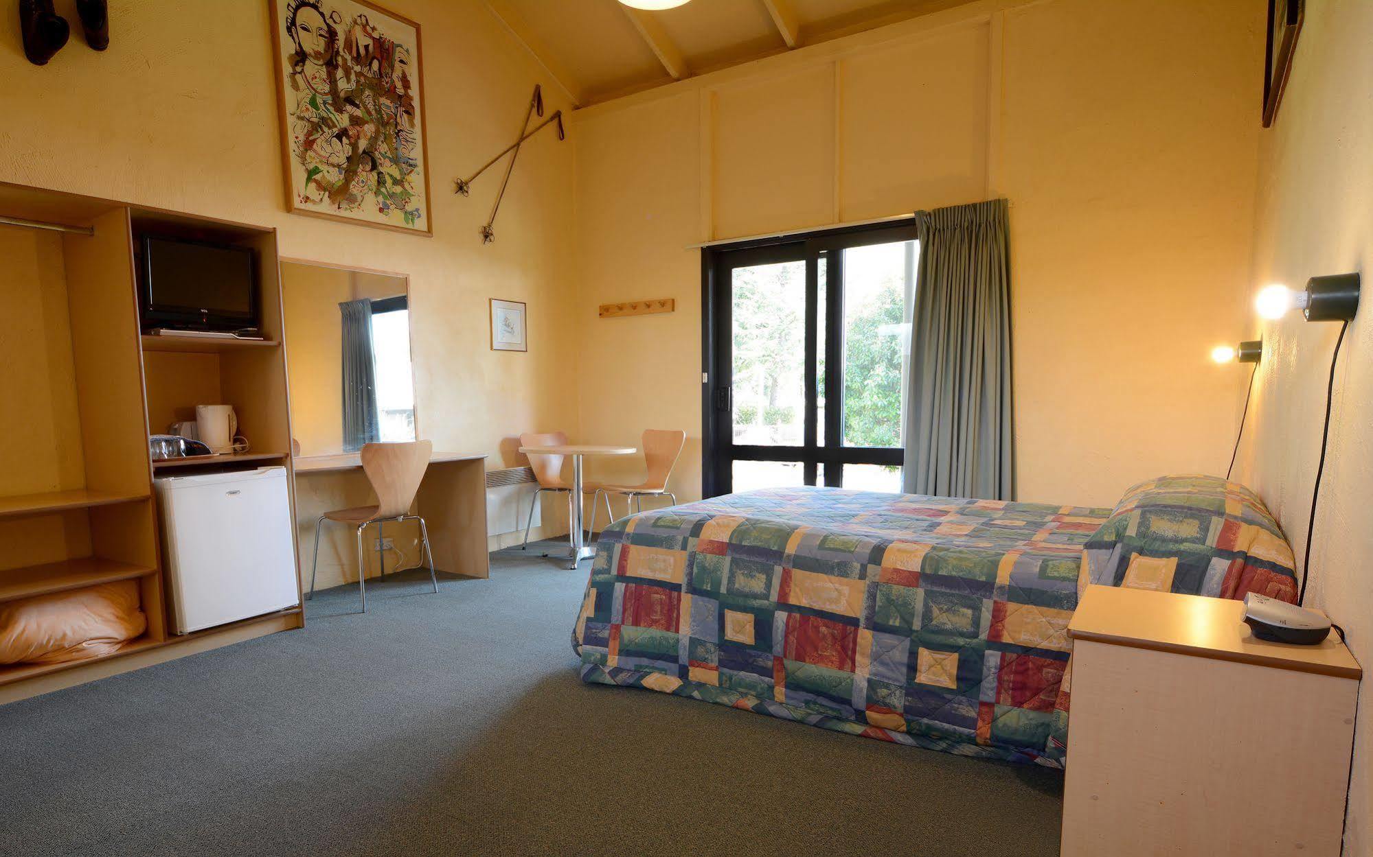Harrietville Hotel Motel Екстер'єр фото